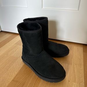Ugg Boots Classic Short Black - Size 7 *Worn Once*